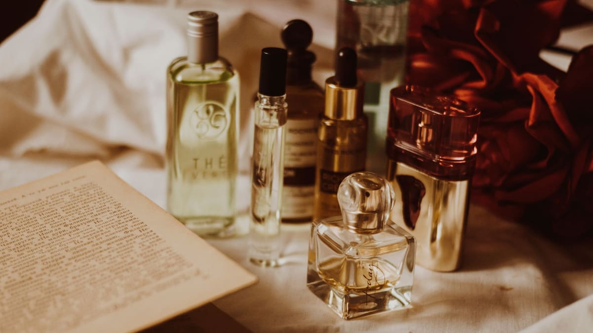 Perfumes sutiles y sensuales para enamorar este 14 de febrero | Foto: Especial (canva)