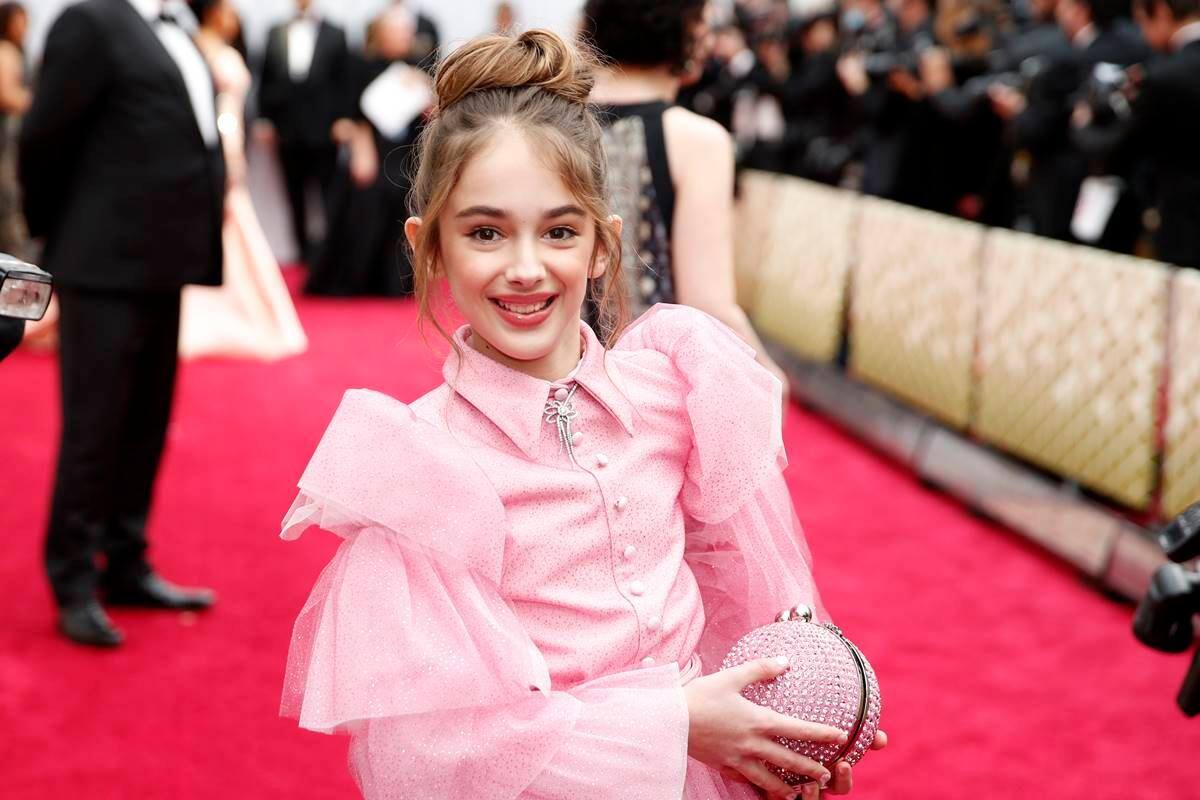 ¡En su bolso de 50 mil pesos! Julia Butters llevó un sándwich al Oscar