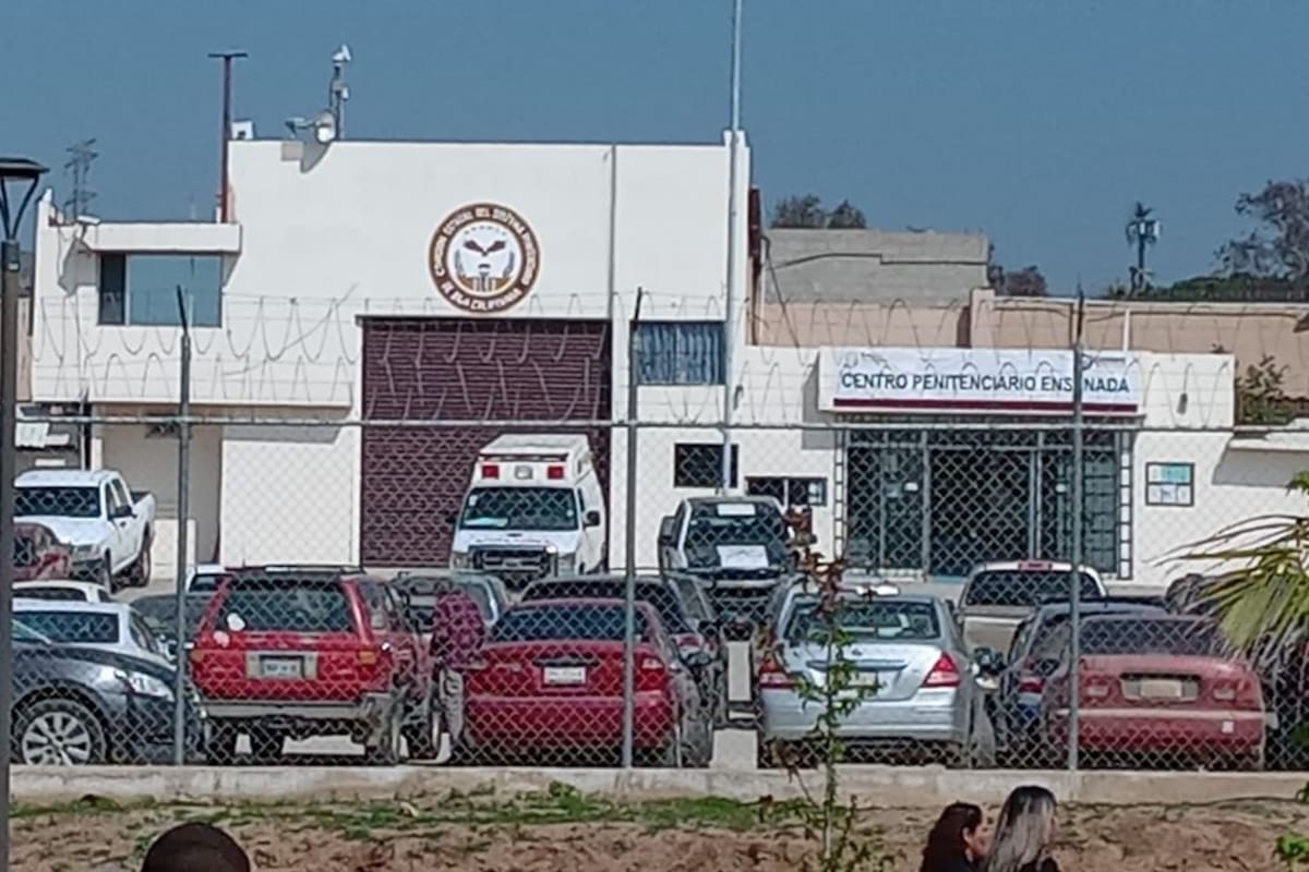 Muere policía relacionado con desaparición de cinco en Ensenada