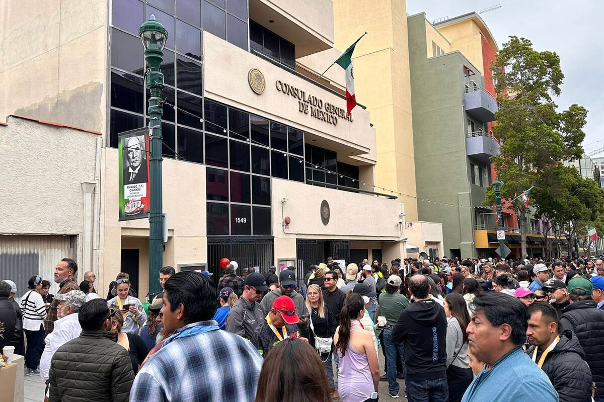 Llega gran cantidad de connacionales a votar al Consulado de México en SD