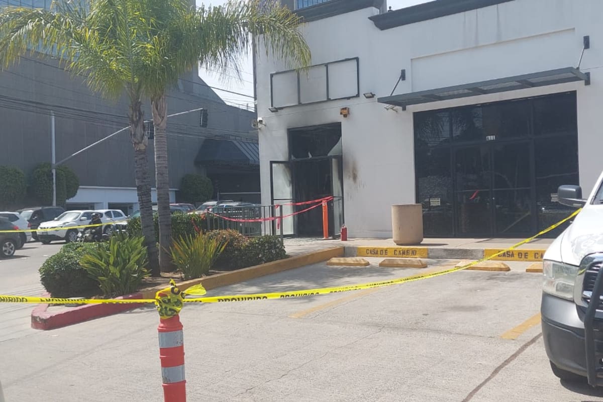 Incendio afecta casa de cambio en bulevar Agua Caliente