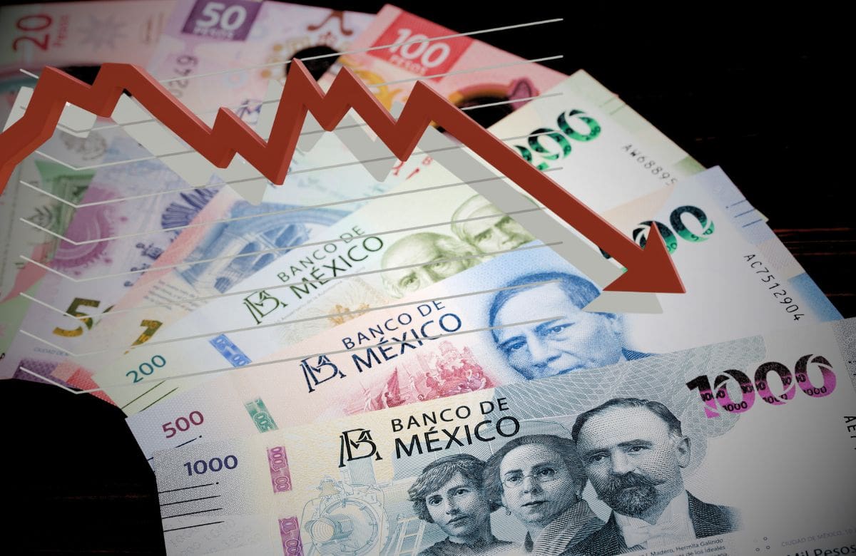 Los analistas prevén que el tipo de cambio se mantenga entre 17.35 y 17.50 pesos por dólar si la aversión global al riesgo persiste. | Foto: Especial GH.