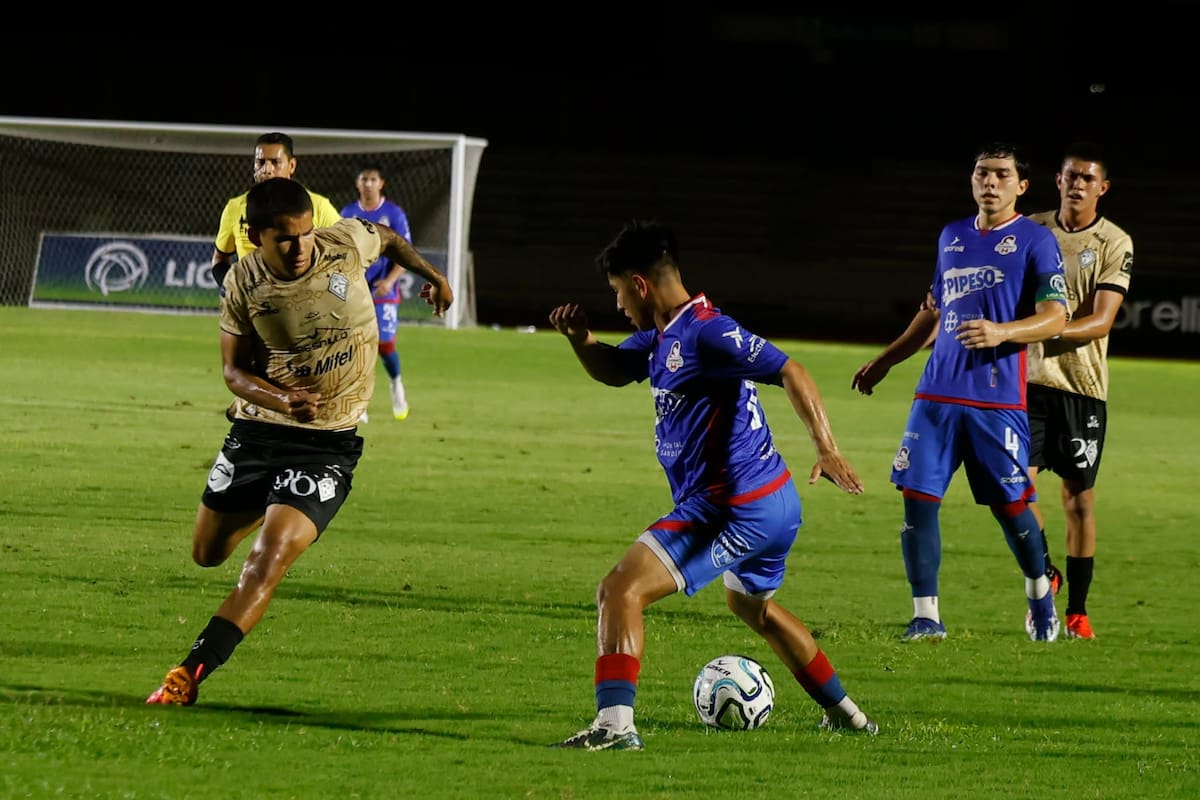 Vencen Cimarrones a Mineros y ligan su tercer triunfo en la Liga Premier