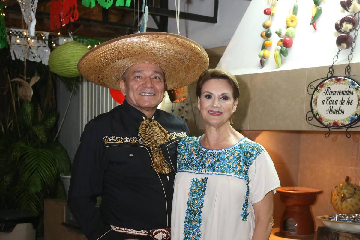 Familia Castillo Benavides celebra su tradicional cena mexicana