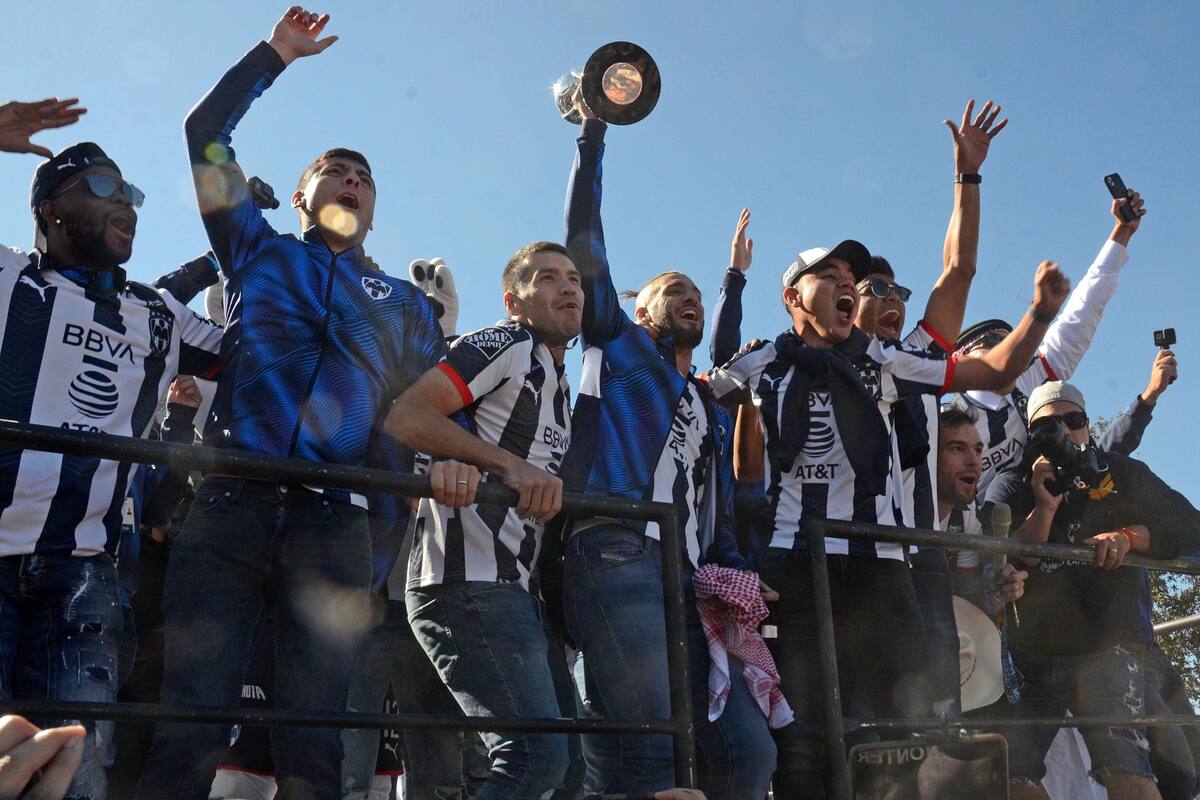 EUM20191231DEP02.JPG
MONTERREY, NL. Soccer/Futbol-Monterrey.- La escuadra de Rayados recorrió Monterrey de Parque Fundidora al Estadio BBVA para celebrar con sus fanáticos luego de coronarse como campeón del Apertura 2019 de la Liga MX, el 30 de diciembre de 2019. Foto: Agencia EL UNIVERSAL/EELG