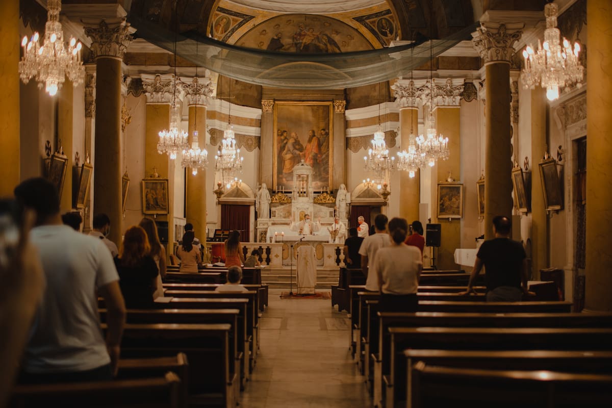 Por qué la espiritualidad comienza a ser tema central en la vejez, según especialistas