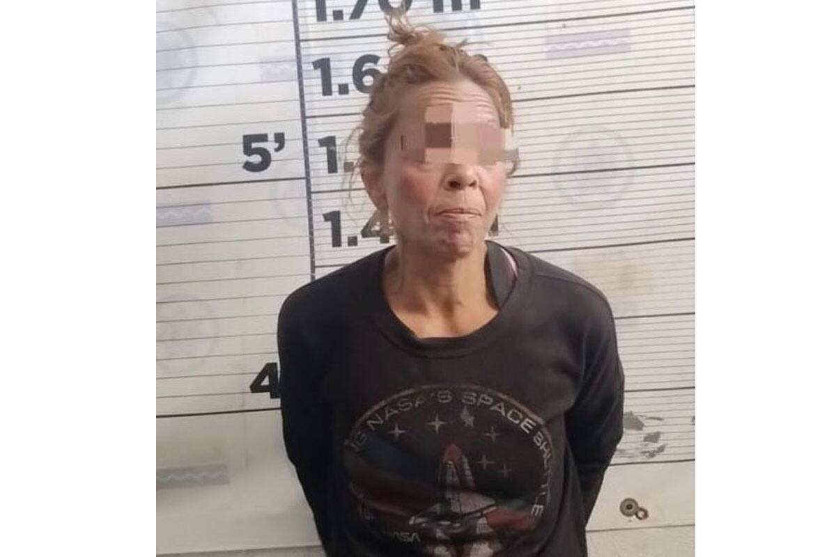 Detienen en Rosarito a mujer por golpear a su madre
