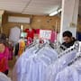 Escuelas ya no podrán imponer dónde comprar uniformes, plantean en reforma