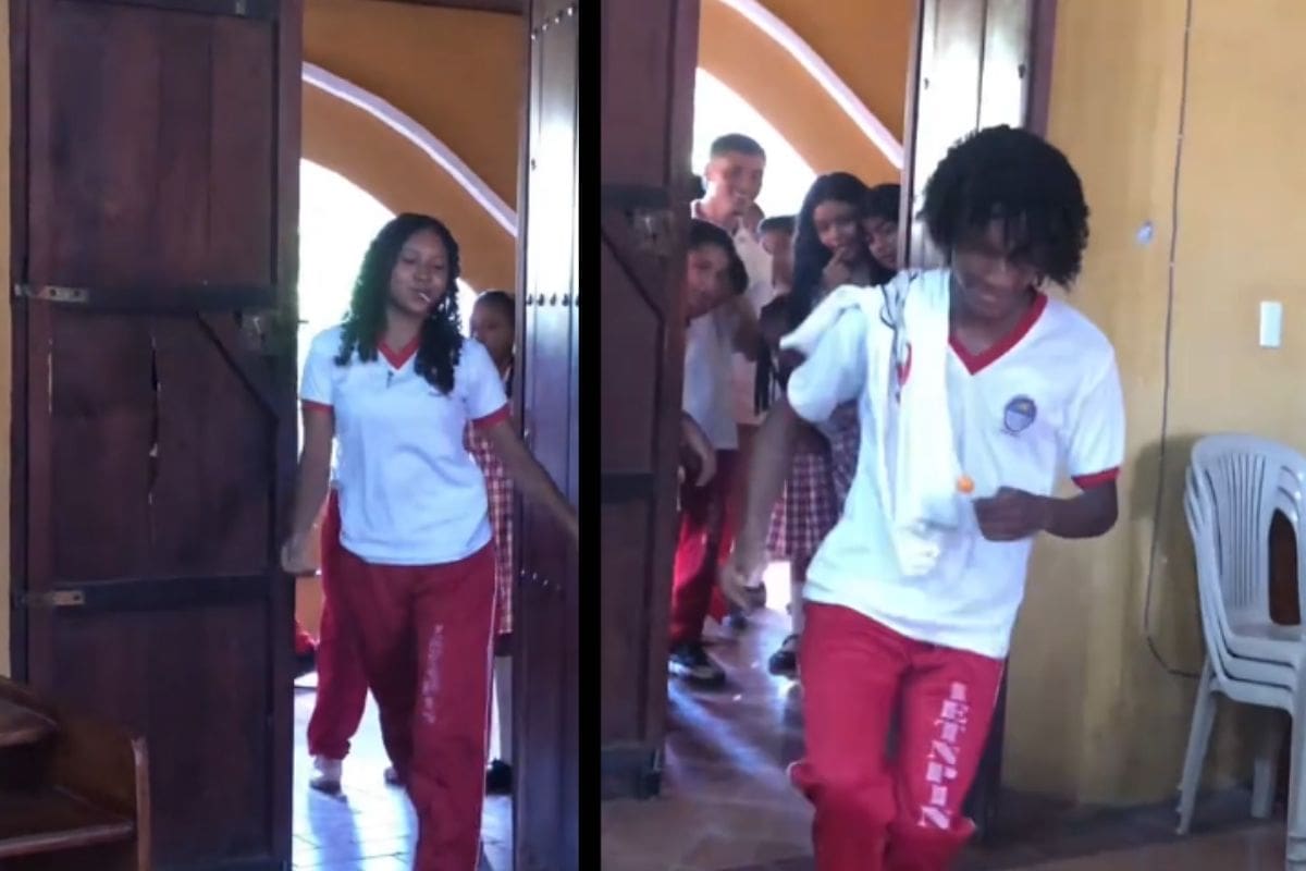 Profesor reta a sus alumnos a entrar al aula bailando a cambio de su calificación y se vuelve viral