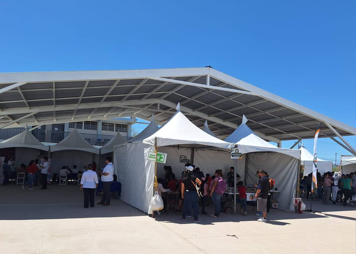 Desde las 10:00 horas de la mañana dio inicio la brigada de servicios y salud en la escuela primaria “Rufino Tamayo” I Foto: Cortesía