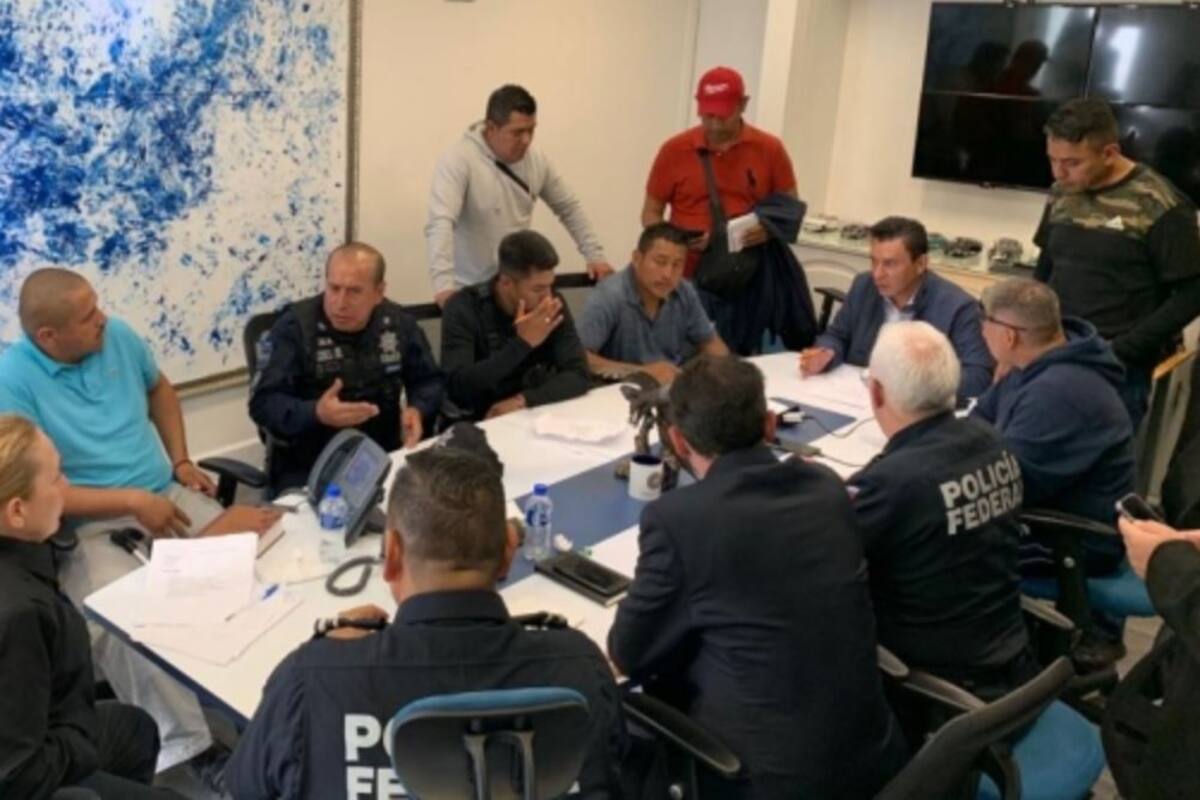 Deja Policía diálogo con autoridades; toman Centro de Mando
