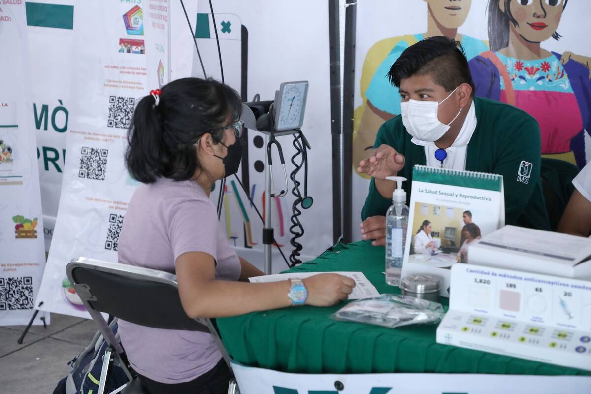 IMSS aplica vacuna contra el Virus del Papiloma Humano a mujeres adolescentes en México