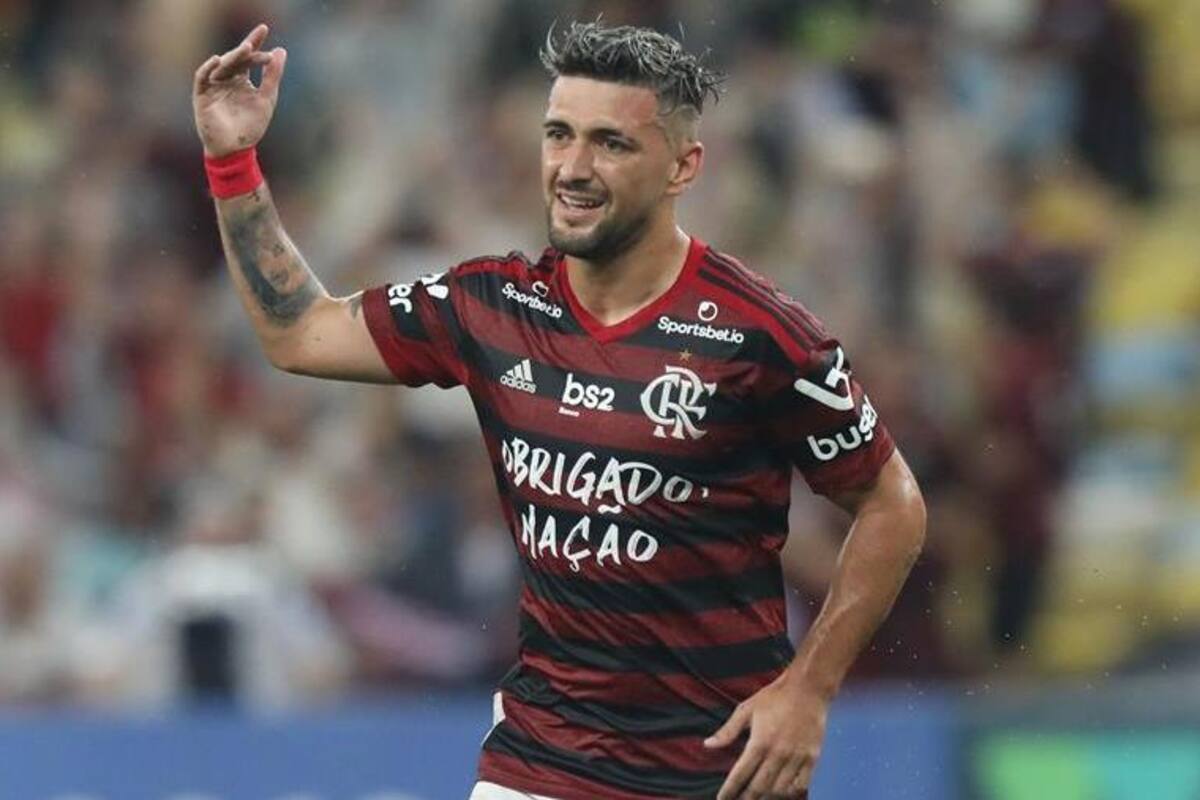 Flamengo suma valiosos tres puntos al vencer a Coritiba y se apodera del liderato