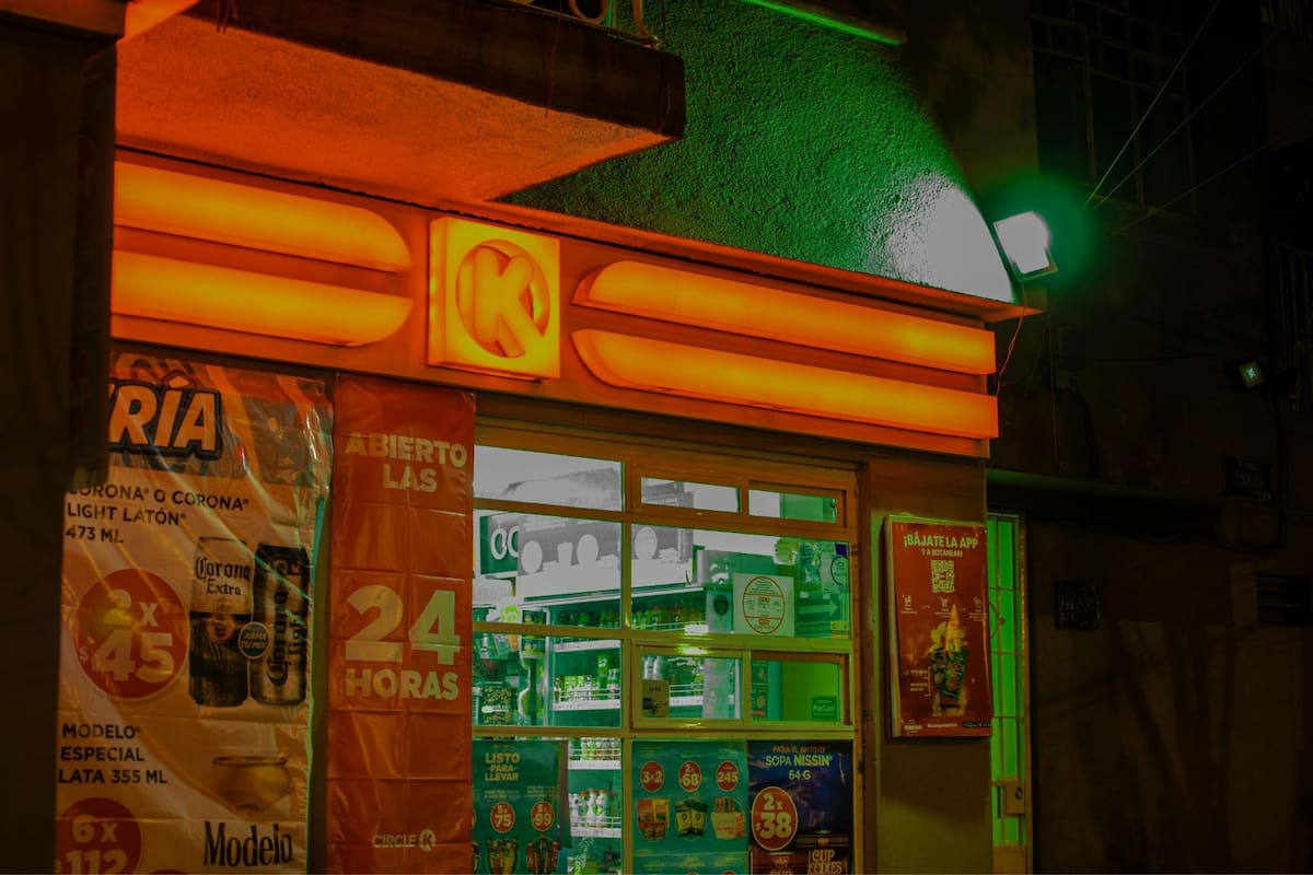 ¿Cuánto deben pagarte por trabajar de noche? La LFT obliga a cubrir el salario de 8 horas por turnos de solo 7 y fija el cobro doble si excedes el límite de 42 horas semanales