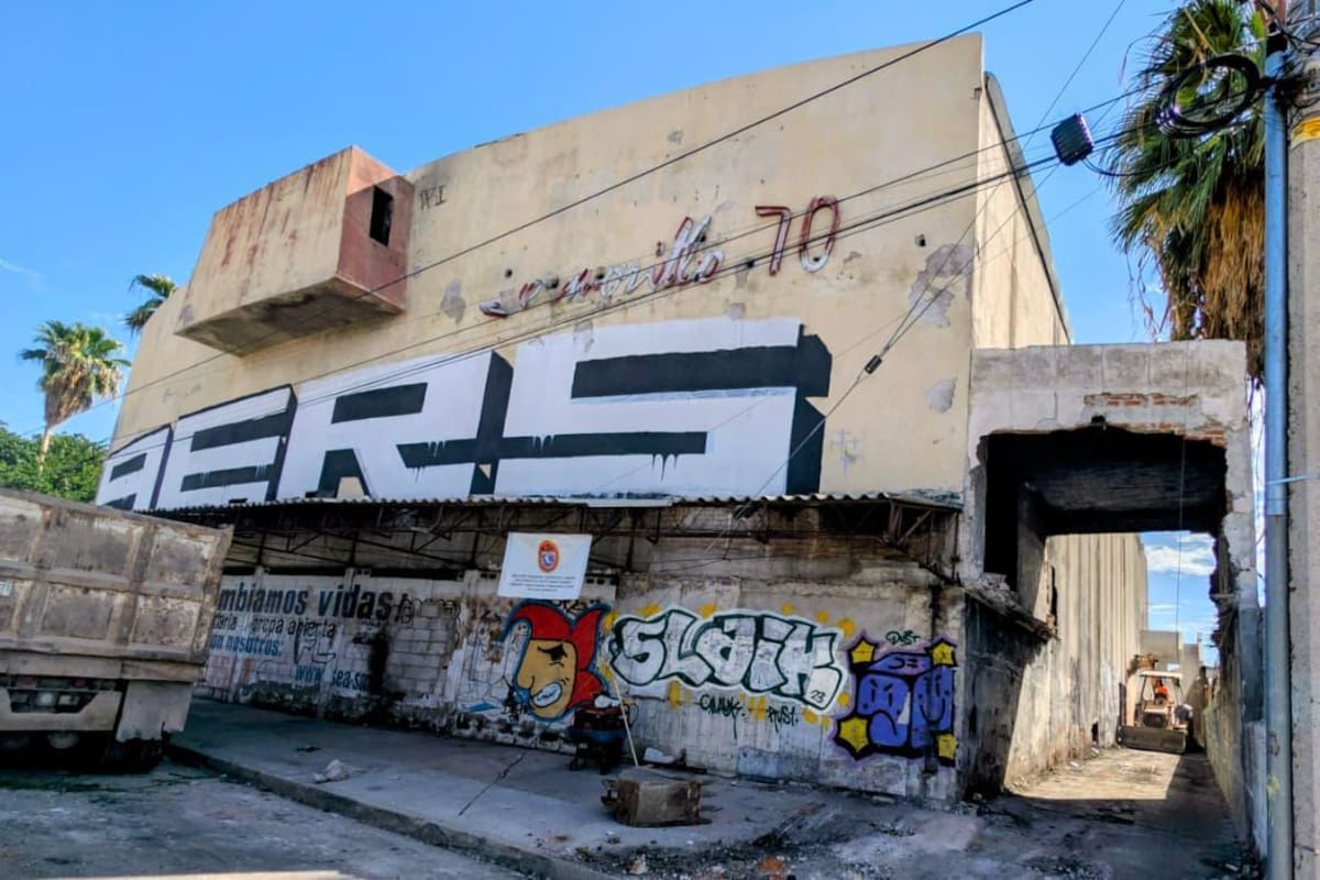 Inician la demolición del Cinema 70; fue símbolo de modernidad y cultura en Hermosillo
