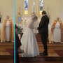 Sacerdote omite parte importante del ritual en una boda y la novia lo corrige frente a los invitados: VIDEO