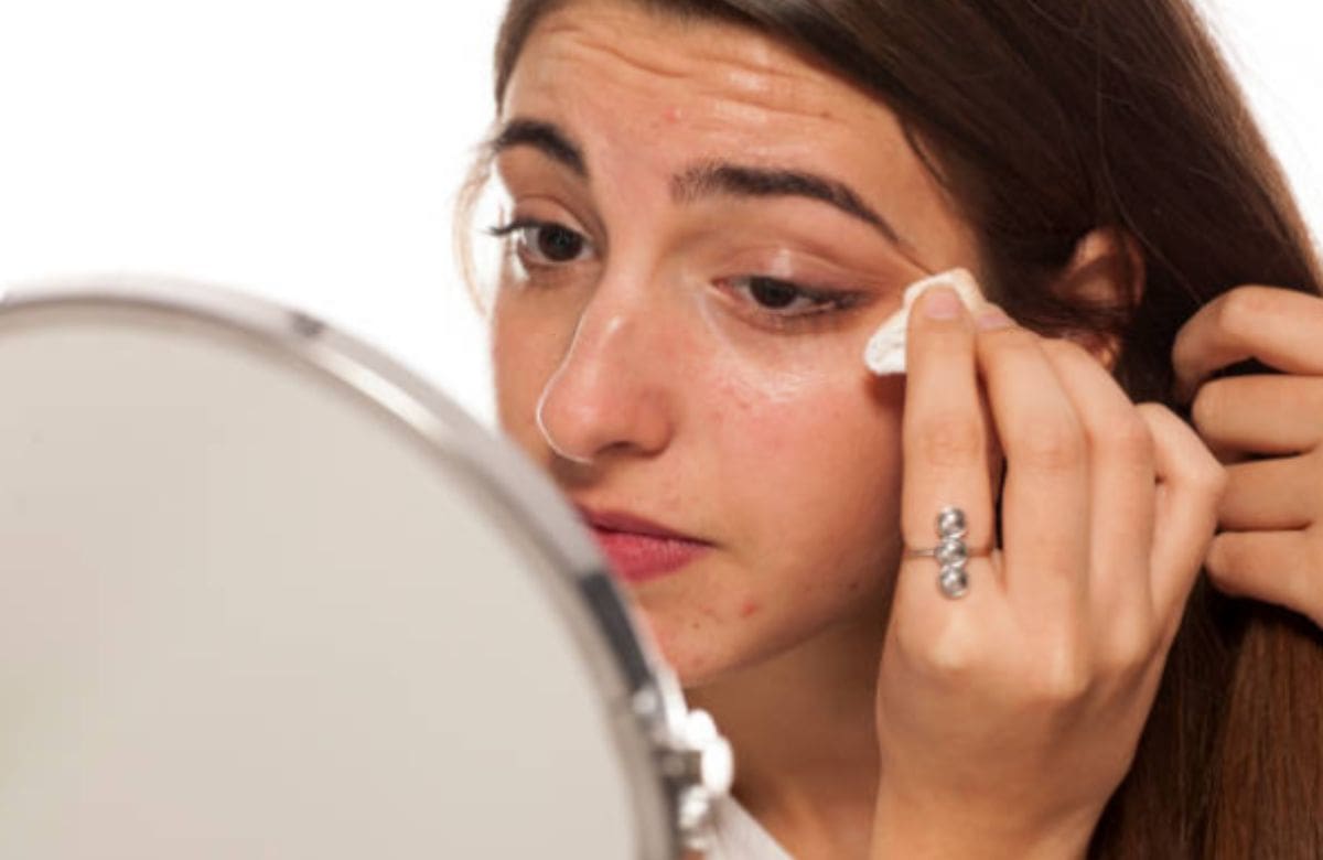 Cómo corregir errores de delineado sin desmaquillar todo el ojo | Foto: Especial