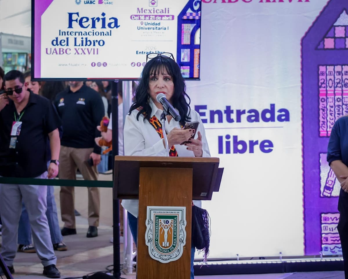 la alcaldesa de Mexicali, Norma Alicia Bustamante Martínez, resaltó la permanencia del libro frente a los avances tecnológicos y el valor de este tipo de eventos para acercar a la población a la cultura. l Foto: Javier Gallegos