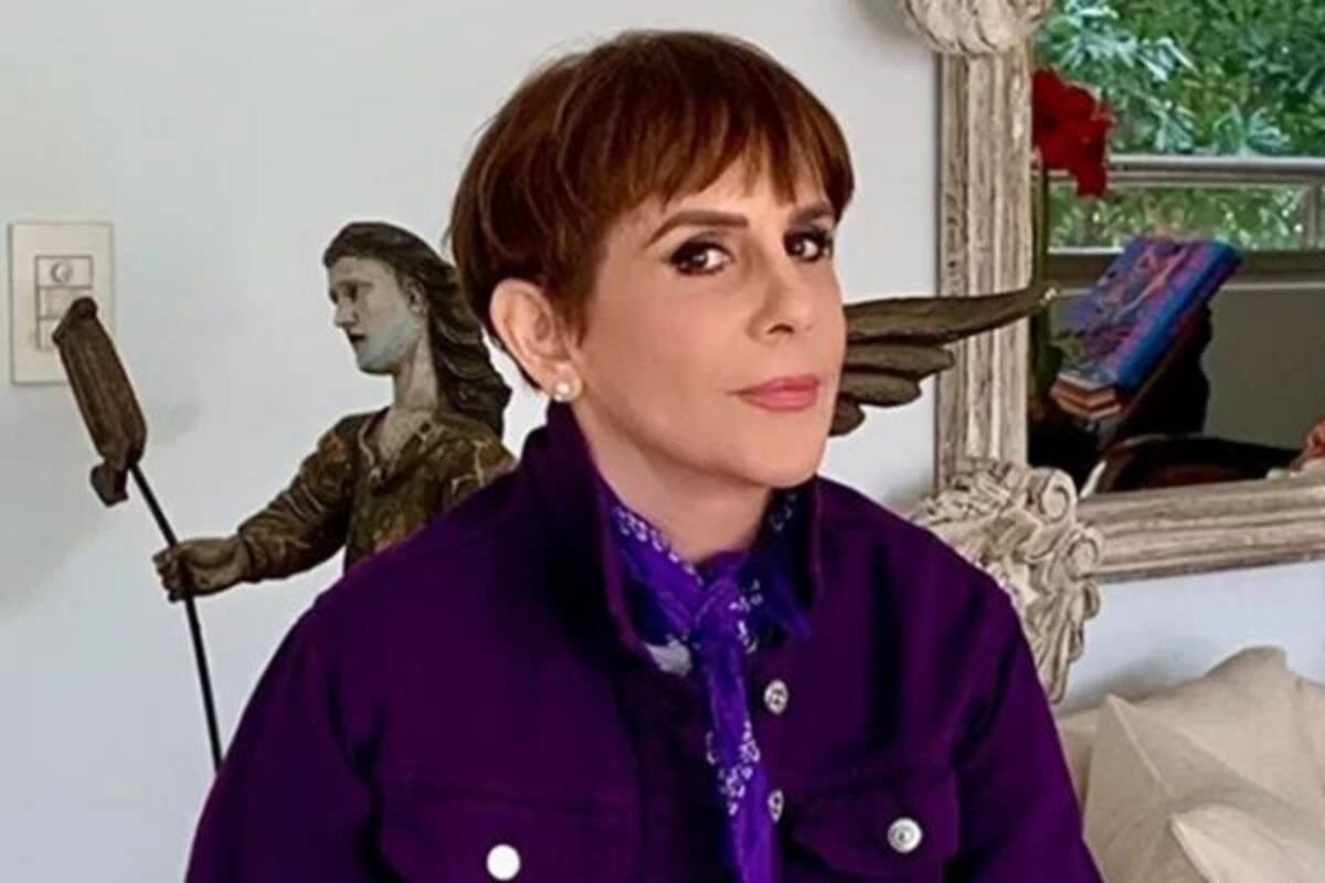 Rebecca Jones luce mascarilla y pide no tener miedo por coronavirus