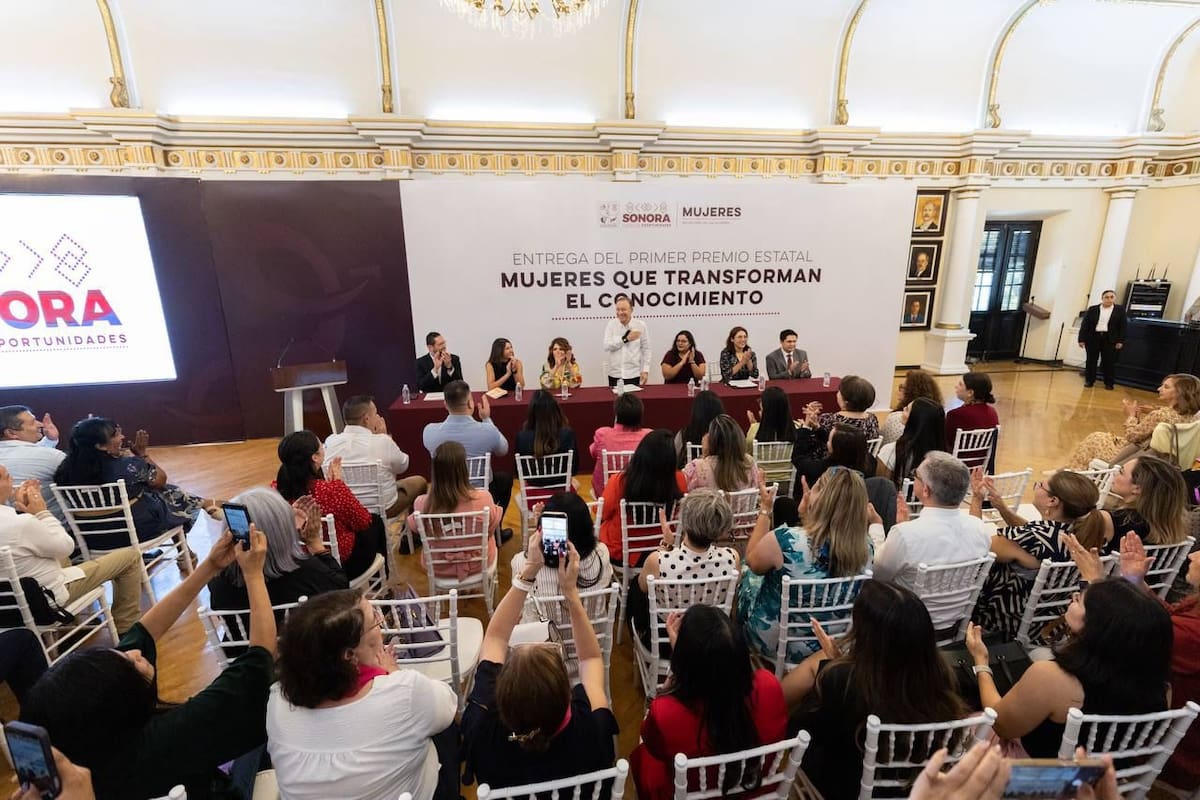 Alfonso Durazo destacó las aportaciones de las investigadoras sonorenses a la igualdad, la salud, el arte y la cultura durante la primera edición del premio estatal. FOTO: ESPECIAL