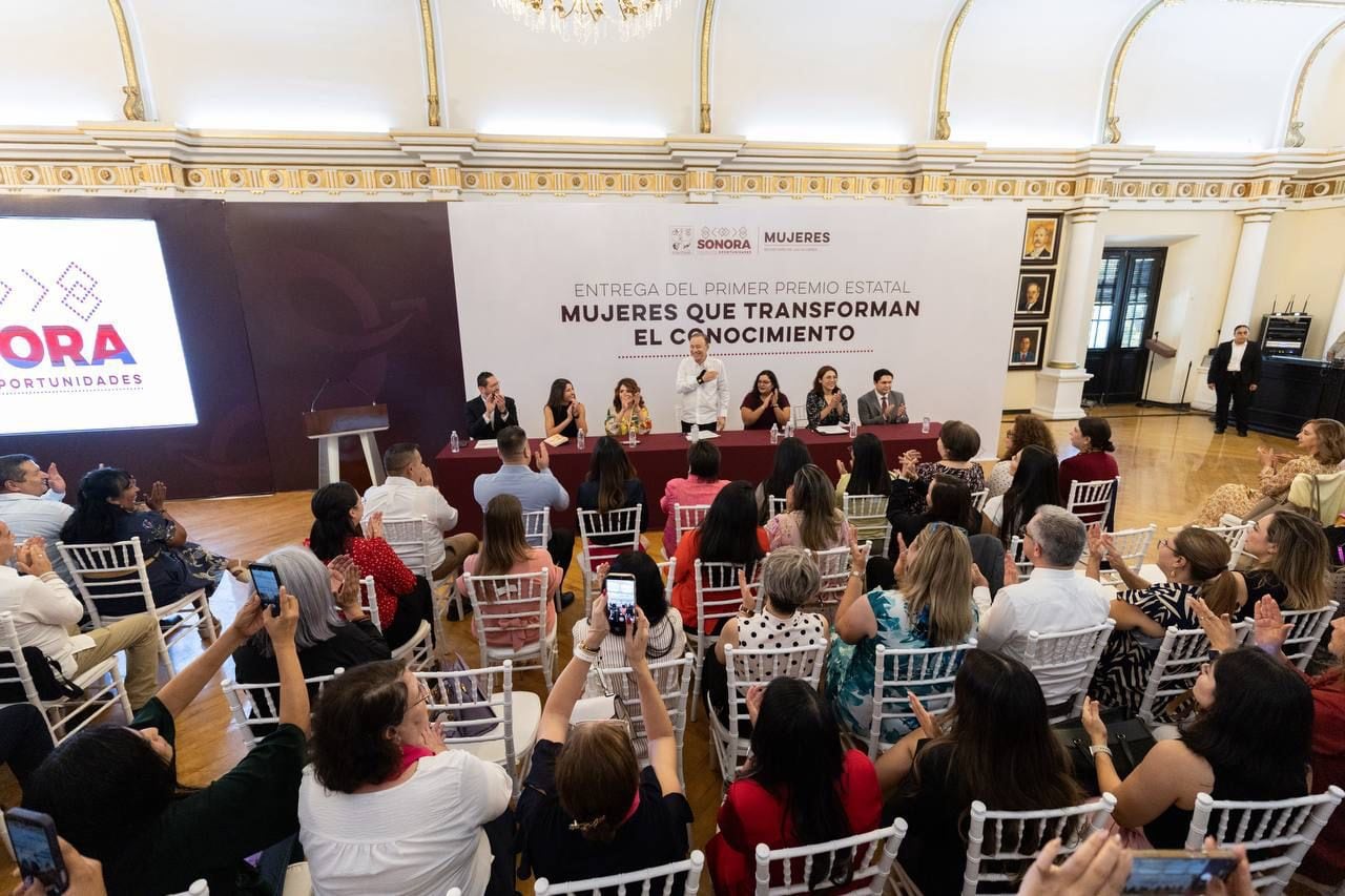 Alfonso Durazo destacó las aportaciones de las investigadoras sonorenses a la igualdad, la salud, el arte y la cultura durante la primera edición del premio estatal. FOTO: ESPECIAL