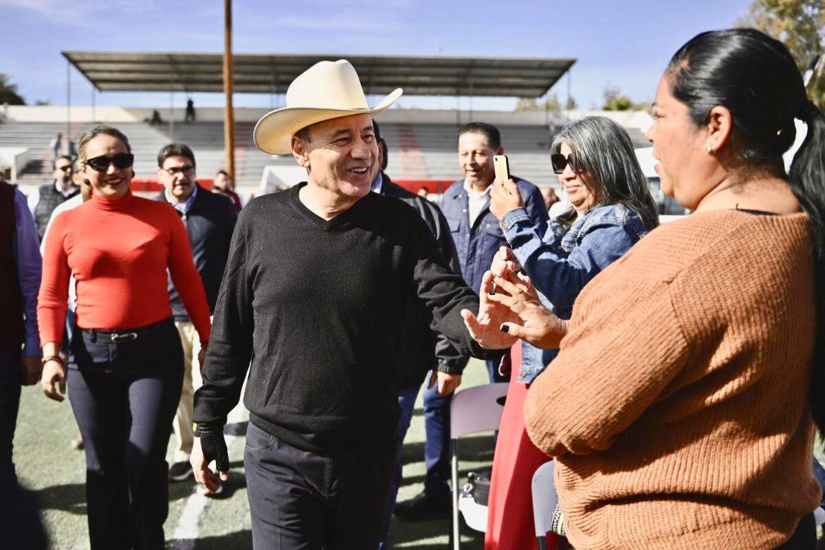 Cumple Gobernador a nogalenses con calles rehabilitadas, transporte, educación y salud