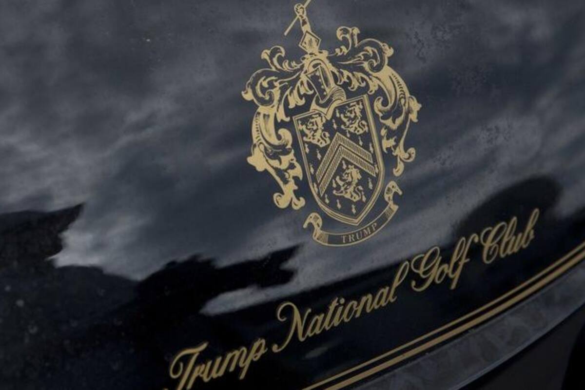 Denuncian a club de golf de Trump por salarios