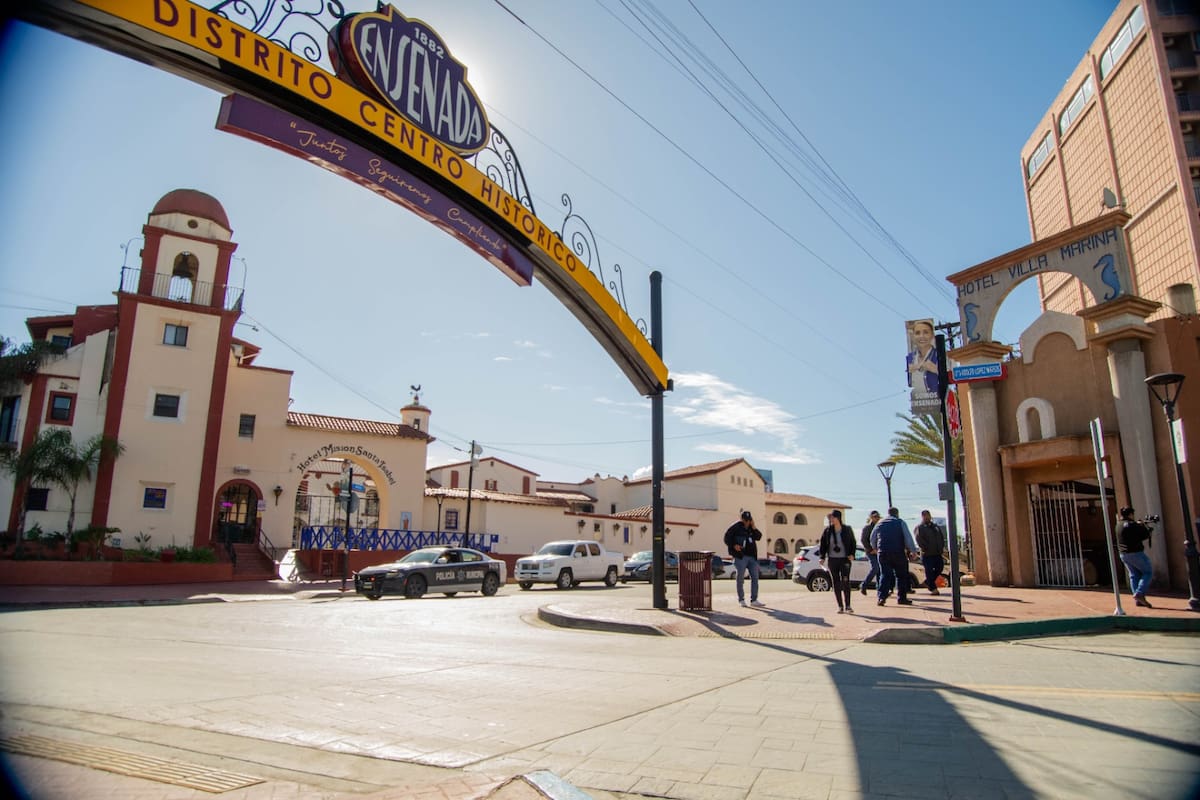 El operativo municipal busca que los comercios cumplan la normatividad y mejoren la limpieza en el primer cuadro y otras áreas de la ciudad. Foto: Cortesía
