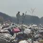Vecinos exigen cerrar basurero clandestino tras incendio que afecta a colonias de Tijuana