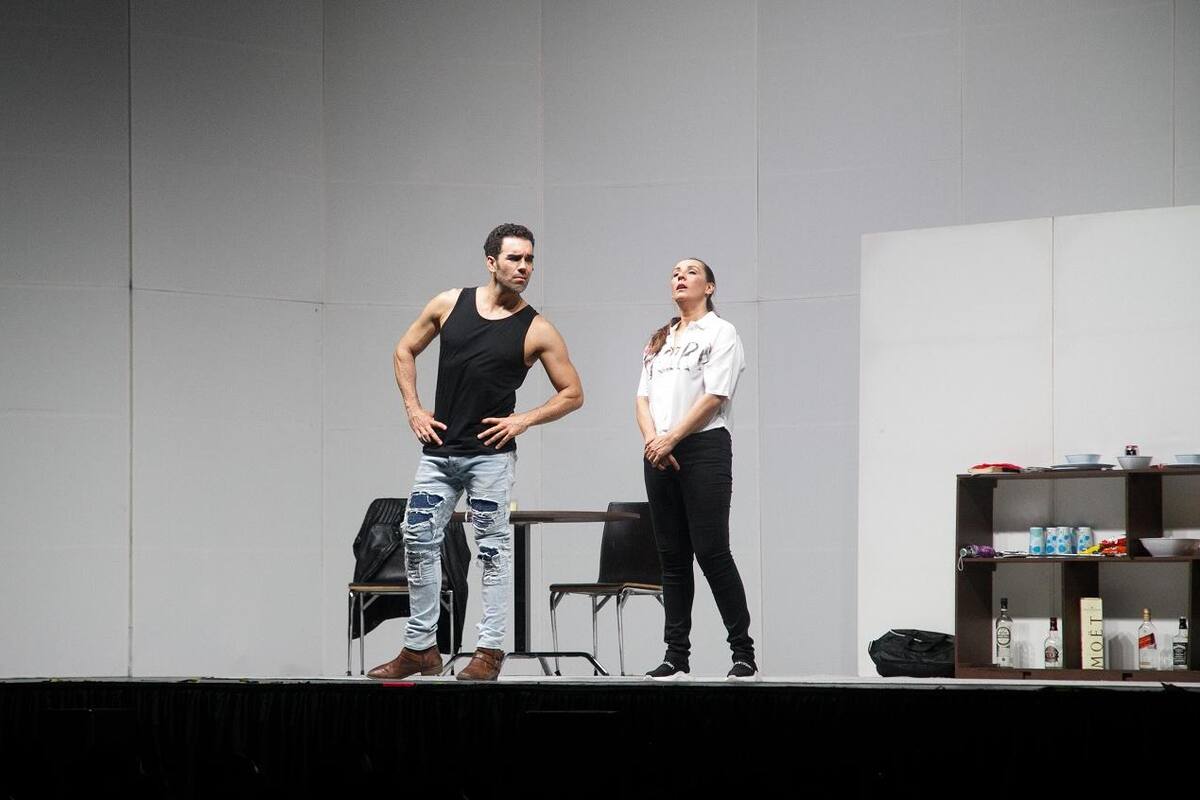 Presentan 'Por qué los hombres aman a las cabronas' en Foro de la Avenida Revolución Tijuana