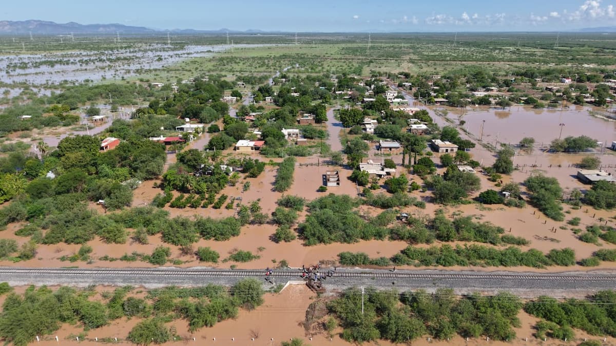 El ejido Cruz de Piedra, en Empalme, presentó zonas inundadas tras las lluvias generadas por el huracán Polo. FOTO: JULIÁN ORTEGA