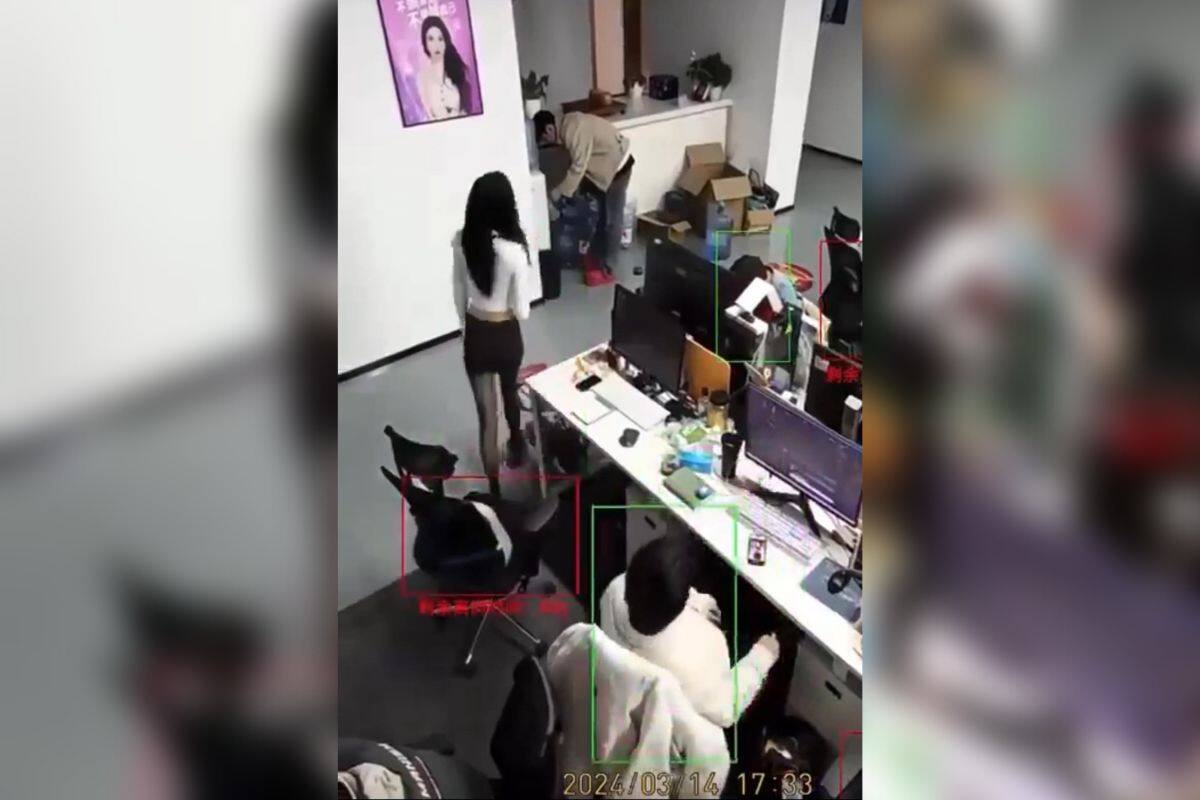 Cámara de reconocimiento facial detecta cuánto tiempo se levanta una empleada de su asiento para reducirlo de su salario