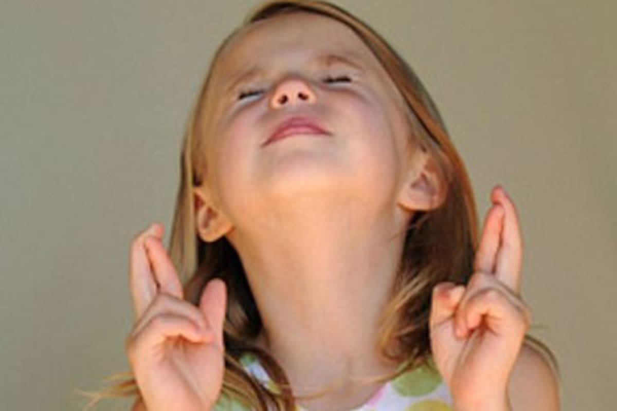 Dos teorías sobre porqué cruzamos los dedos para atraer la buena suerte