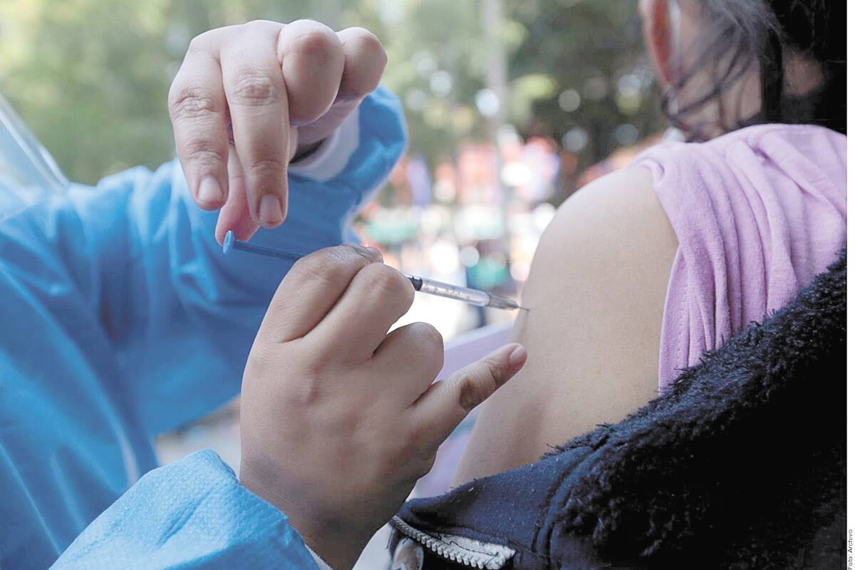 Por "error humano", desechan unas 500 dosis de vacuna contra Covid-19 en EU