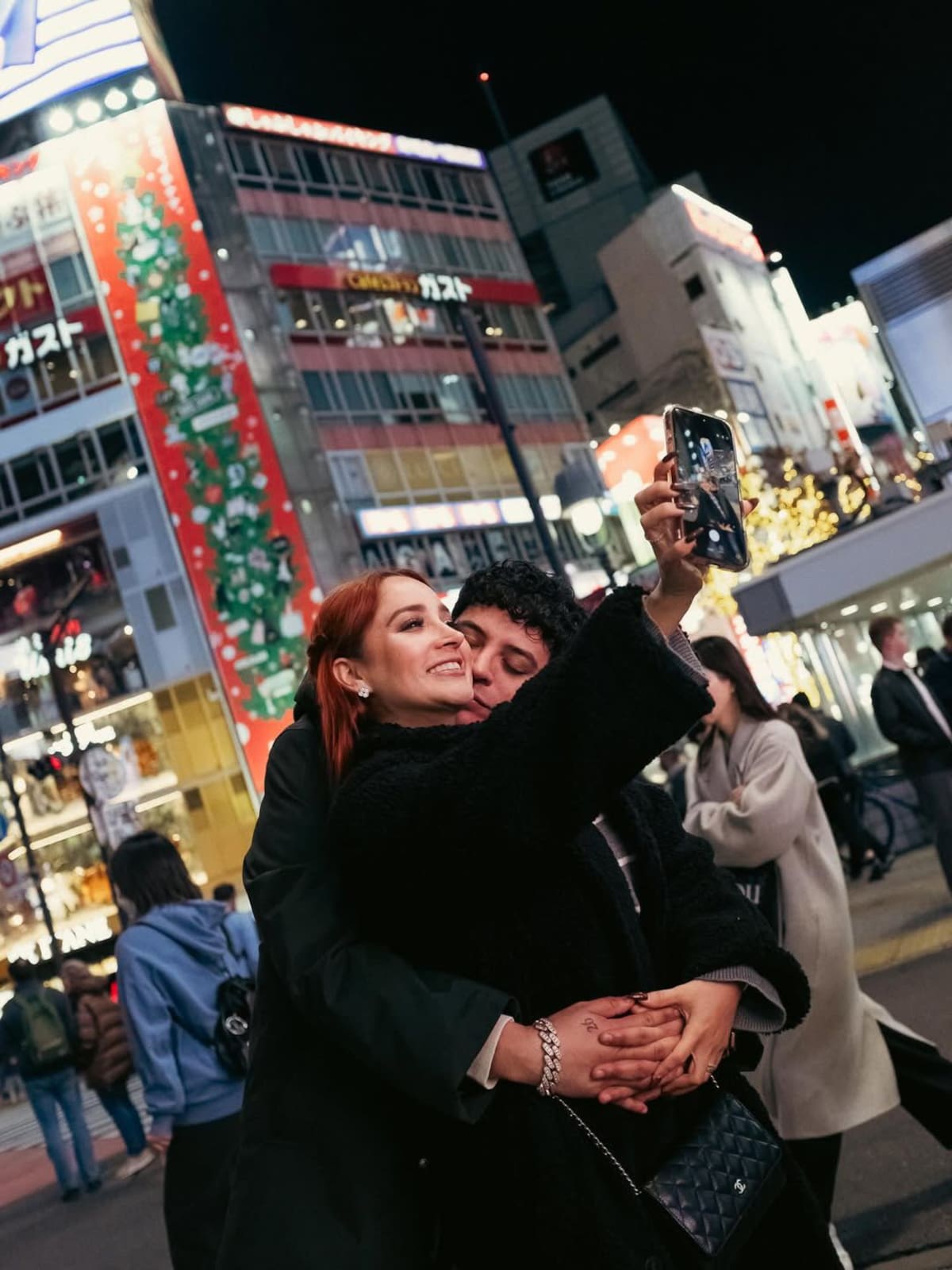 El cantante se tomó una pausa para viajar a Japón con su familia y amigos, celebrando el cumpleaños de su hijo y compartiendo la experiencia en redes. Foto: Cortesía