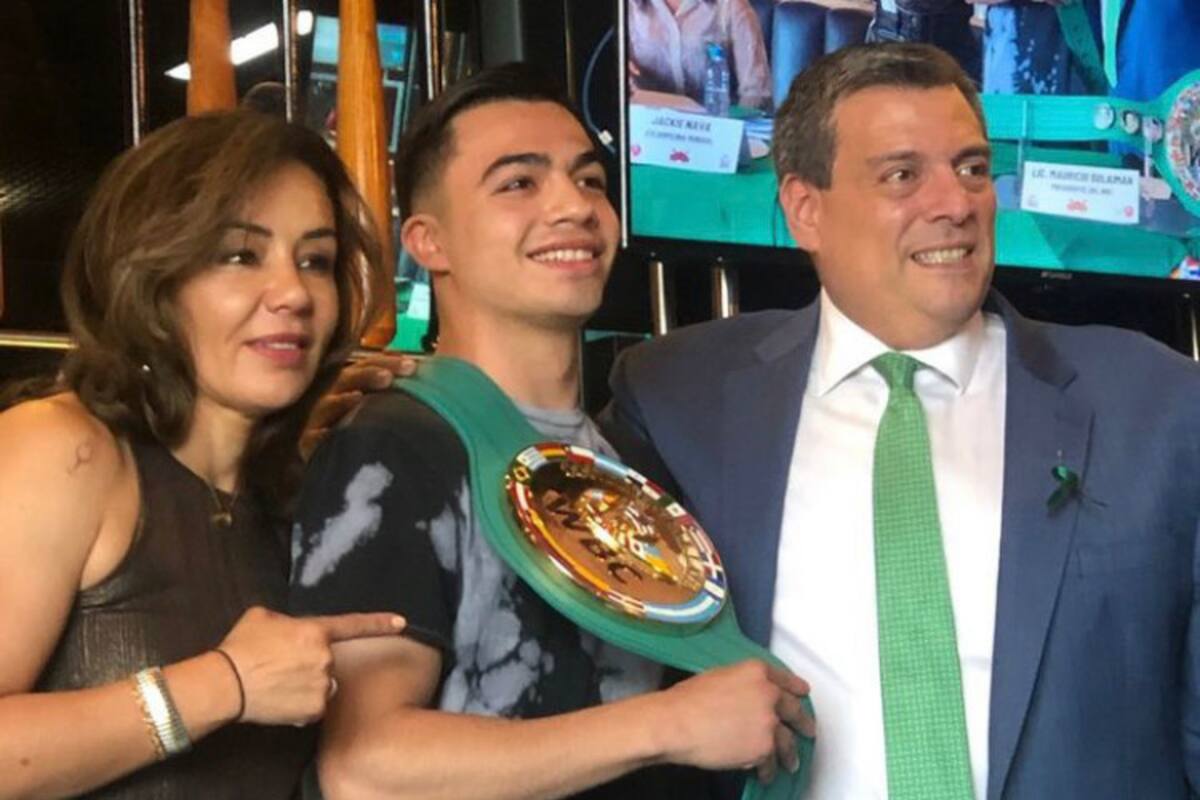 ‘Chapulín’ Salas recibe su campeonato del CMB