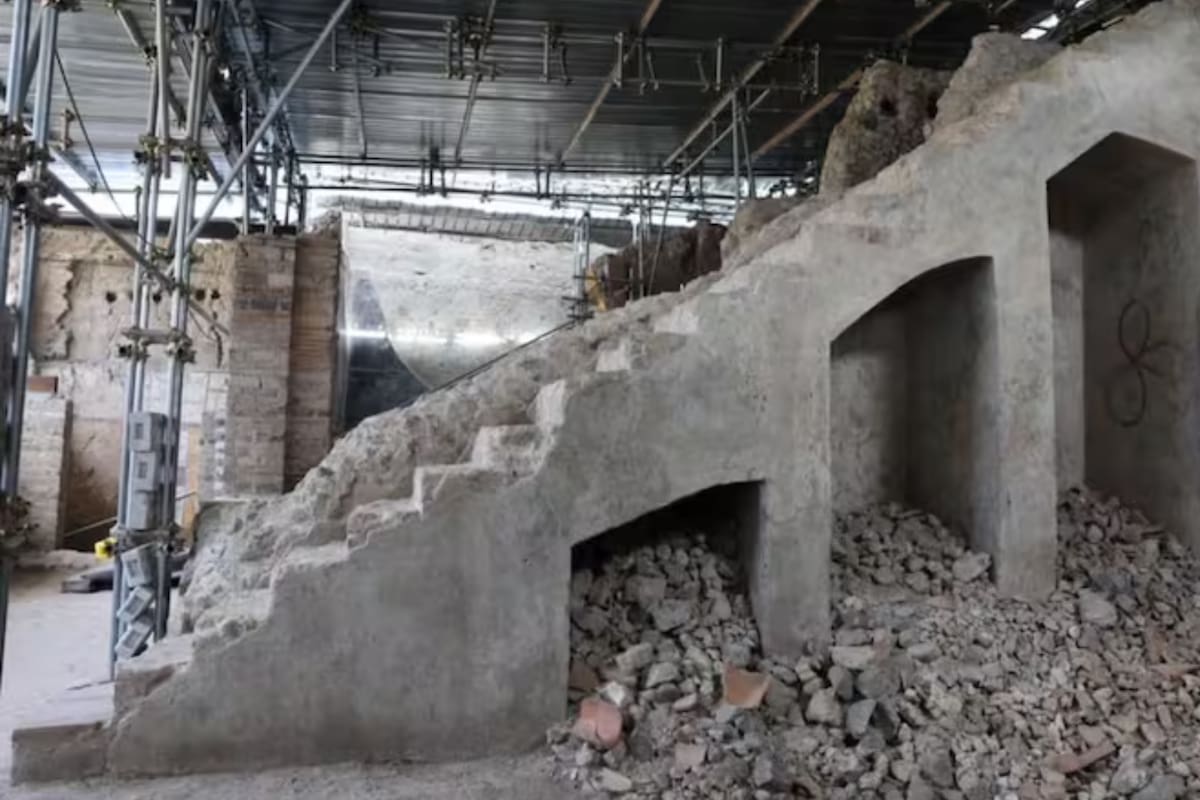 Pompeya revela una nueva zona oculta tras el hallazgo de una escalera enterrada