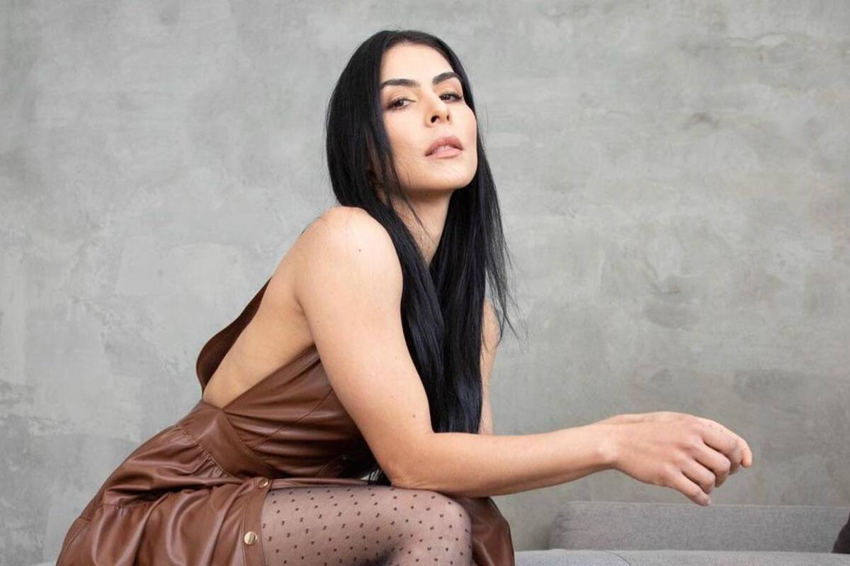 María León celebra el día del actor con un beso en la boca de Yahir