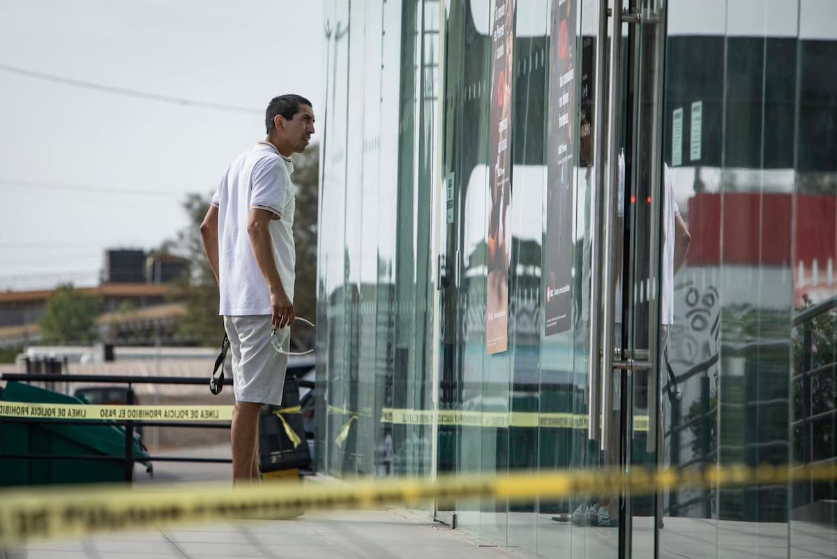 Un sujeto armado habría cometido un robo en una sucursal de HSBC y huyó en motocicleta, lo que derivó en un operativo de autoridades federales y municipales. Foto: Border Zoom