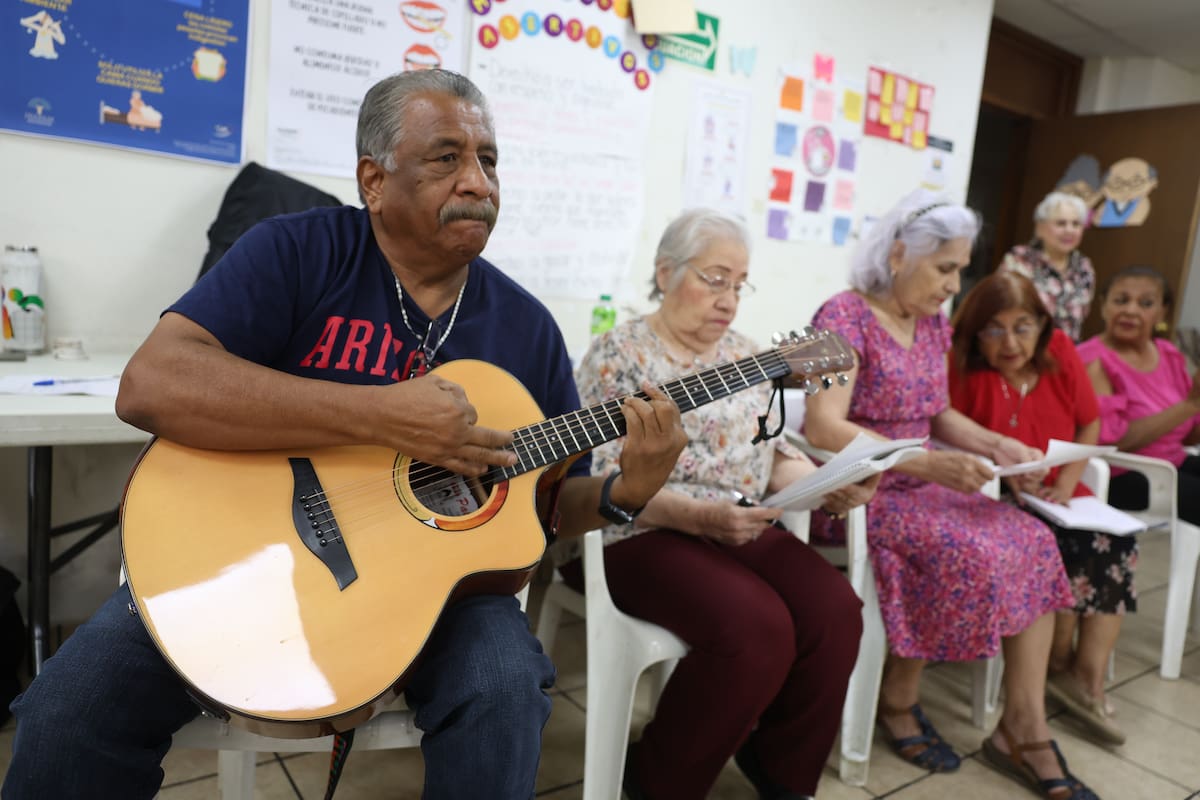 Nunca es tarde para aprender música: Inapam Hermosillo invita a mayores de 60 años a sumarse a su taller de canto e instrumentos