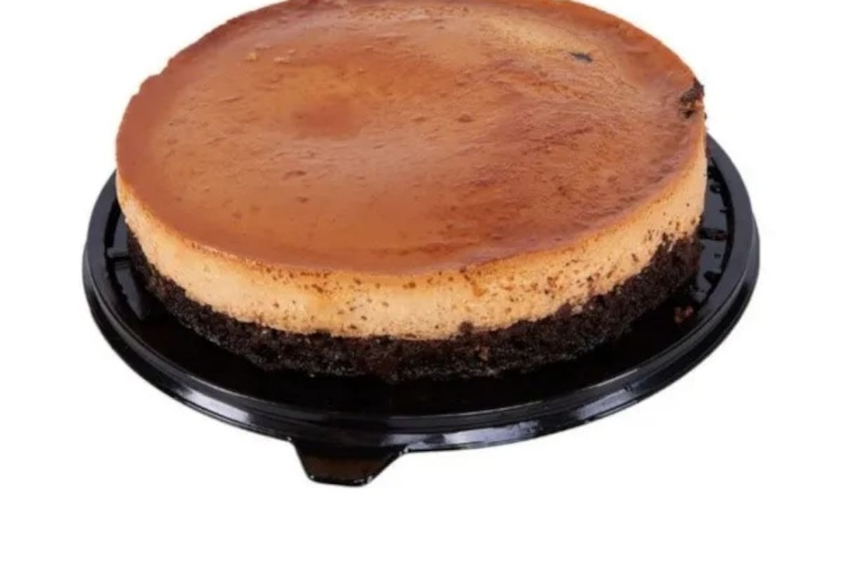 “Ya los aparté”: revendedor bloquea a mujer en Costco y lo apodan ‘Lord Chocoflan’