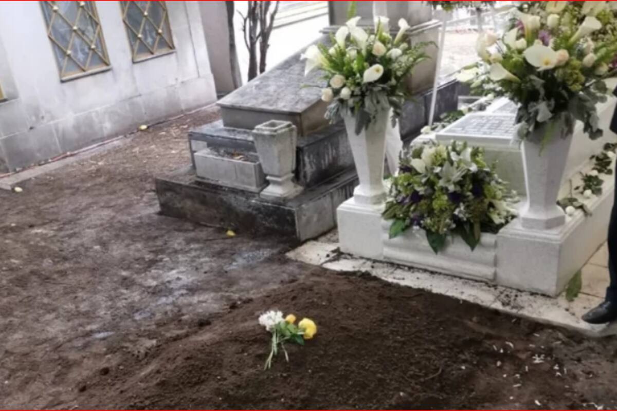 Reposan cenizas de José José junto a su madre en el Panteón Francés