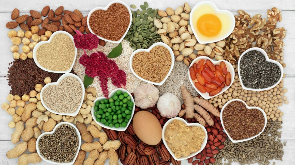 Una dieta equilibrada es clave para mantener un corazón saludable.