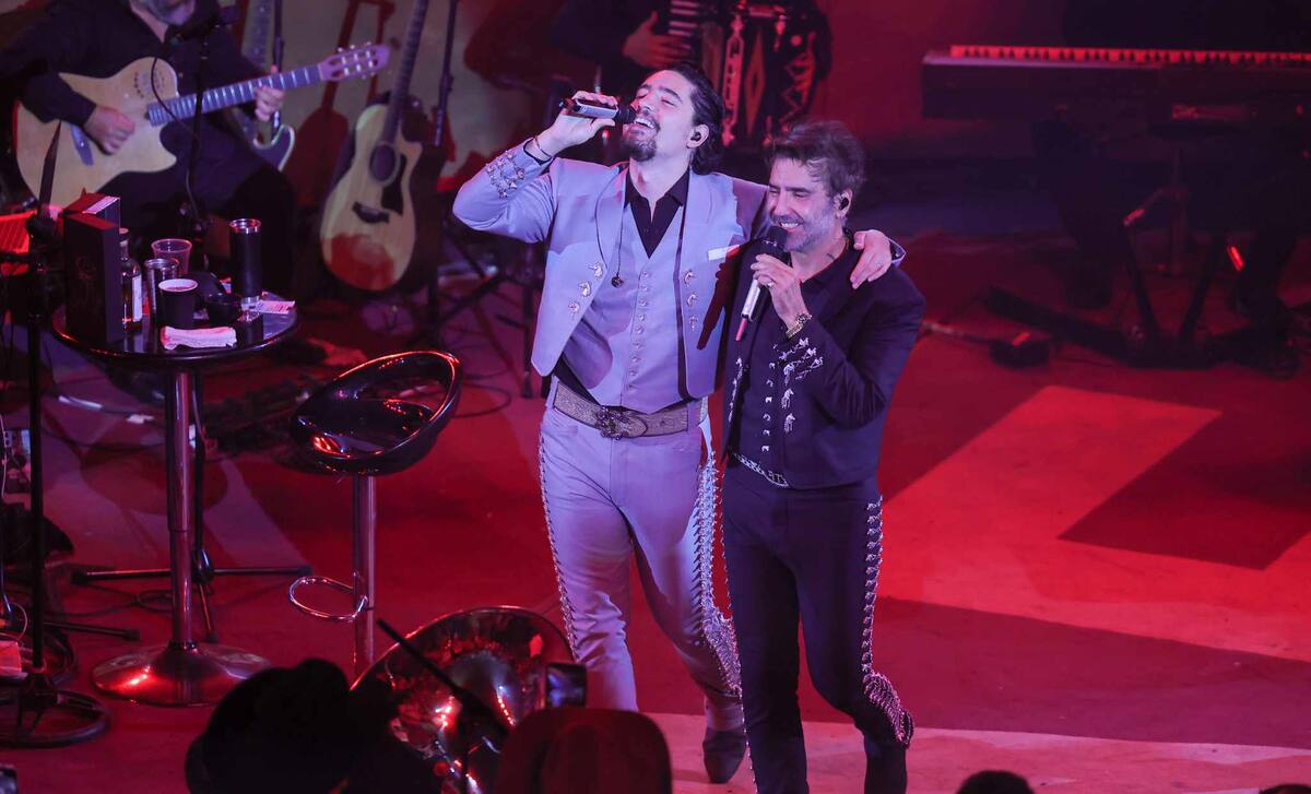 'El Potrillo' y su hijo se presentan en el Palenque de la ExpoGan.