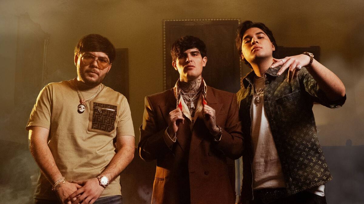 “Lunetas” es un corrido escrito por Adriel Favela, Tito Double P, Juanchito, Luis Lara Ayala y José Francisco Ríos Medina.