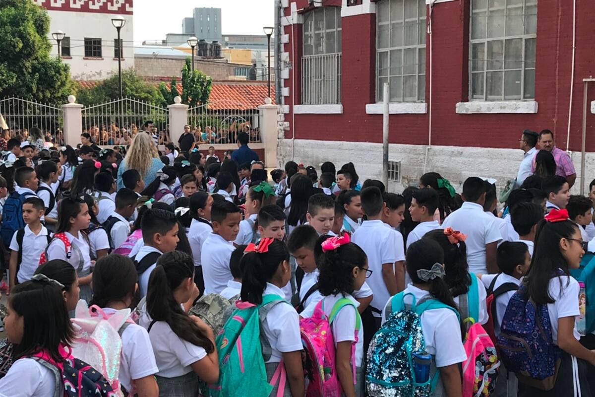 Comerciantes están listos para entrega de uniformes