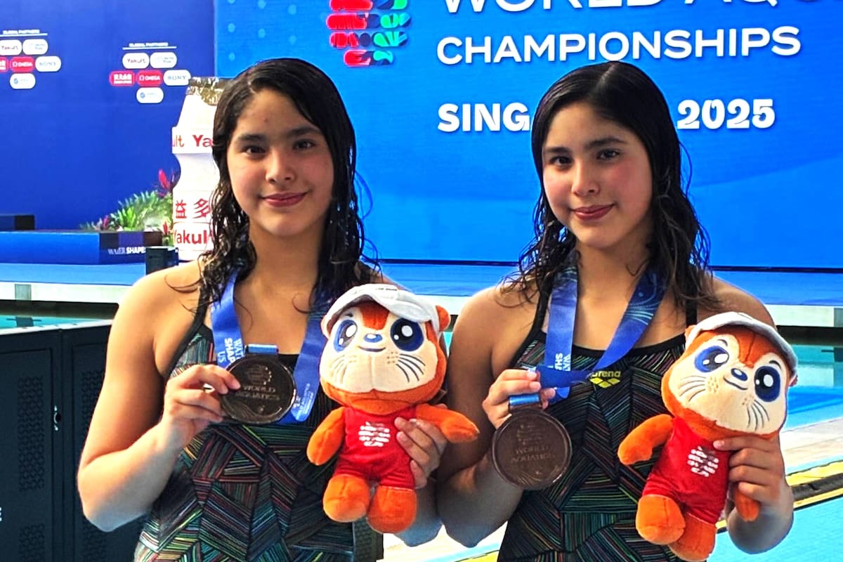 Las gemelas mexicanas de 14 años debutan con medalla de bronce en el Mundial Singapur 2025