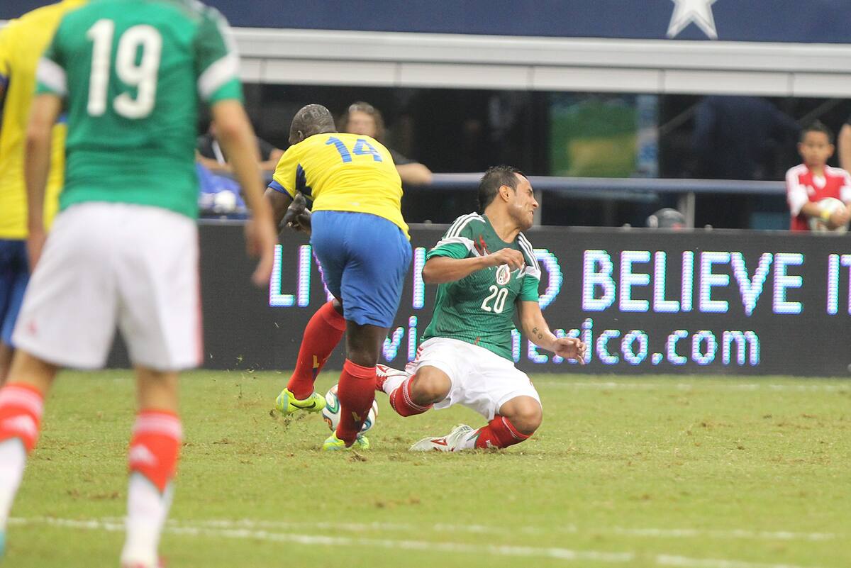 40531111. Arlington, Tx.-Luis Montes, mediocampista de la selección mexicana estaría fuera del Mundial de Brasil 2014, debido un fuerte choque con Segundo Castillo. Al parecer, le generó una fractura. NOTIMEX/FOTO/OMAR VEGA/FRE/SPO/MUNDIAL14