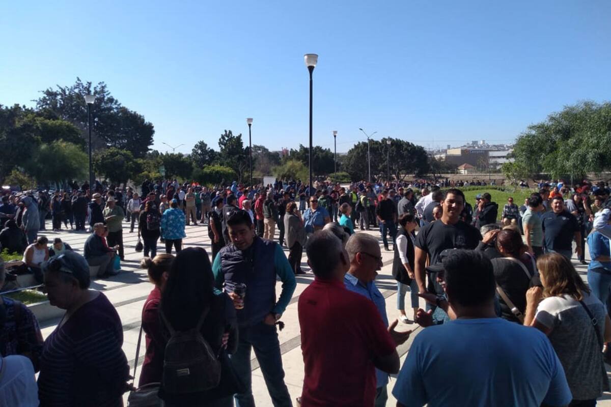 Issstecali no pagará pensiones; burócratas protestan
