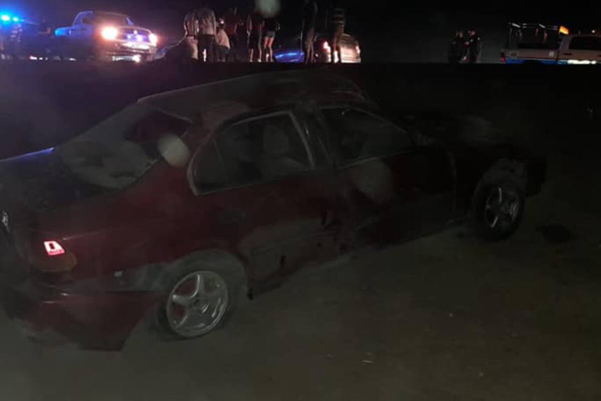 Volcadura deja un hombre muerto y cuatro heridos